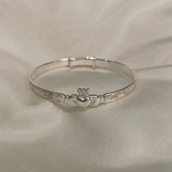 Solvar Child’s Sterling Silver Claddagh Bracelet - Picture 2 of 6